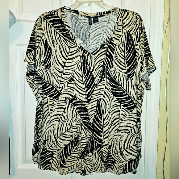 Cynthia Rowley Tops - #471- Cynthia Rowley- Leaf Patterned Black and Cream Women's Top.Size:3X